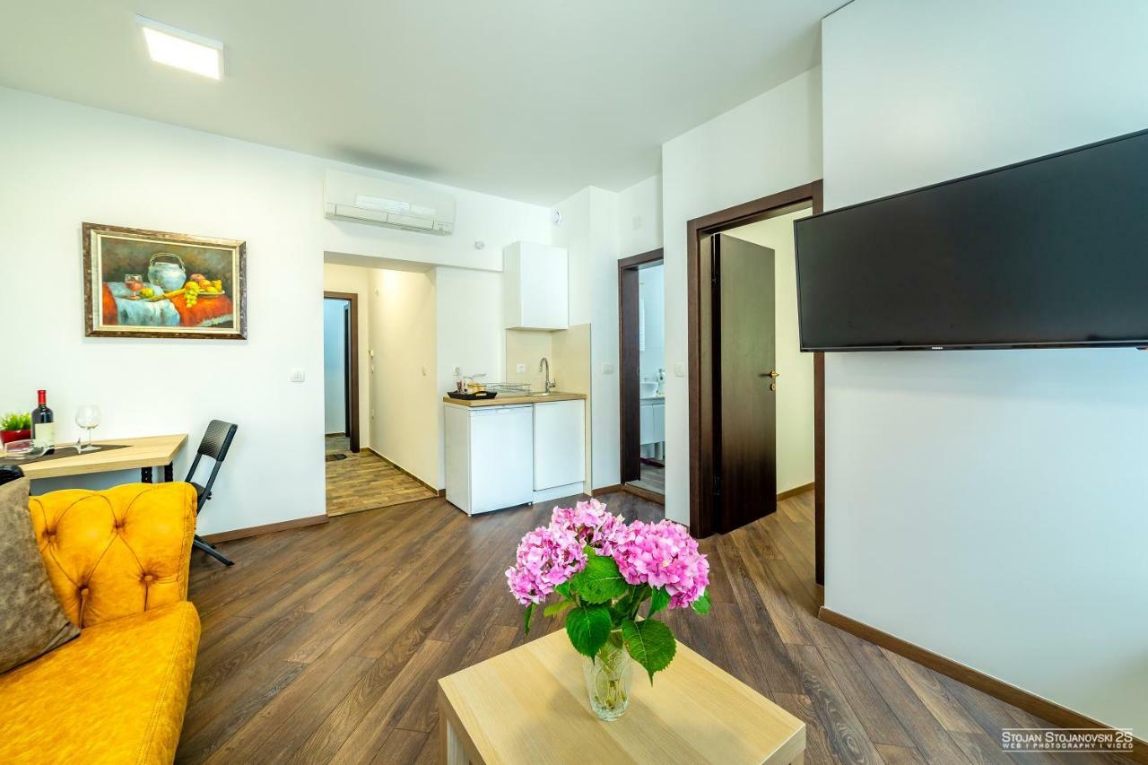 אוהריד Urania Apartments מראה חיצוני תמונה